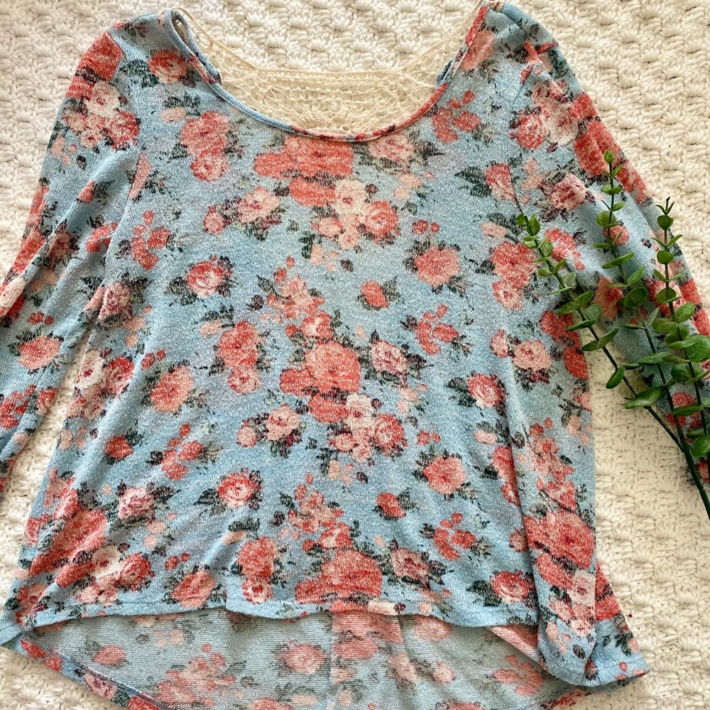 3 for $25! Floral 3/4 length sleeve w/crochet back